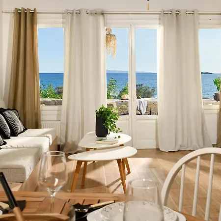 Beachfront Pleasure Semesterbostad