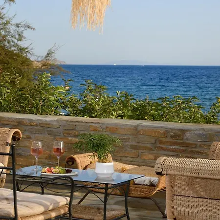 Beachfront Pleasure Semesterbostad